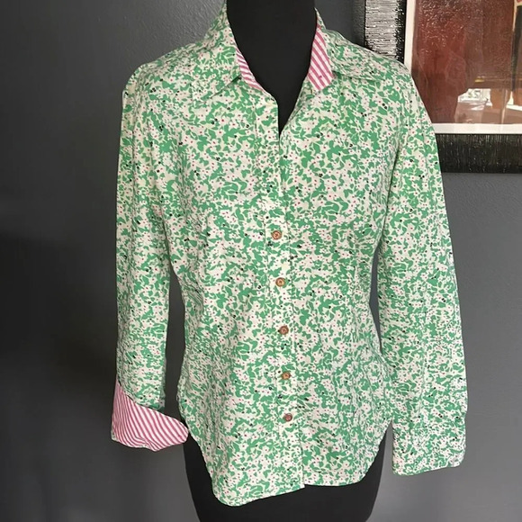 Lily Pulitzer green/pink/white/black tiny floral print button down shirt. Size 2 - Picture 1 of 6